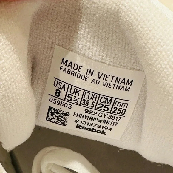 NWT Women’s Classic Reebok GY8817 (size 8) - Picture 4 of 7